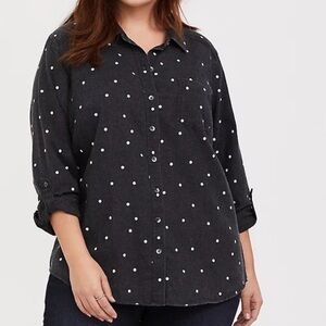 Torrid size 00x 10 M/L Polka Dot Button Front Relaxed Fit Shirt Grey